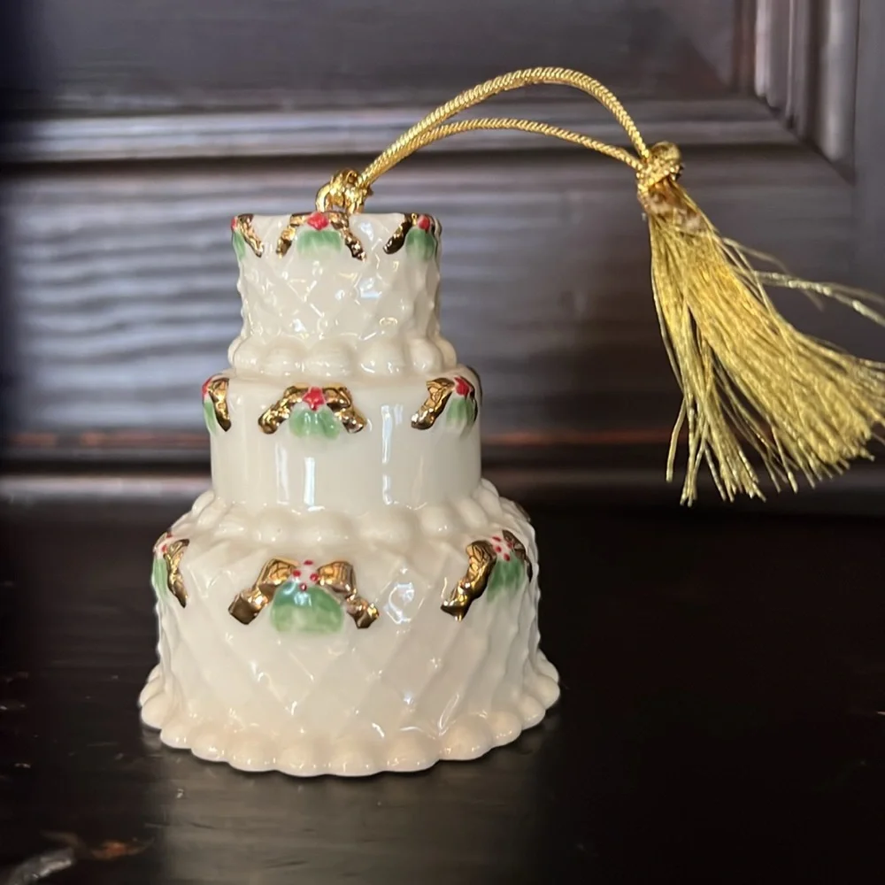 LENOX 2014 ANNUAL 1ST CHRISTMAS TOGETHER ORNAMENT‎ WEDDING CAKE